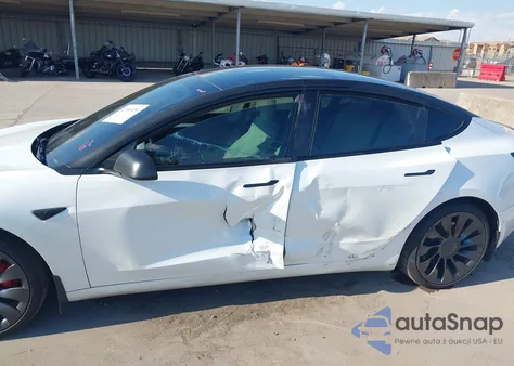 2022 Tesla Model 3 Performance Dual Motor All-Wheel Drive z USA, uszkodzony, nr VIN 5YJ3E1EC8NF124713